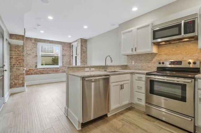 Building Photo - 1227 15th St NW