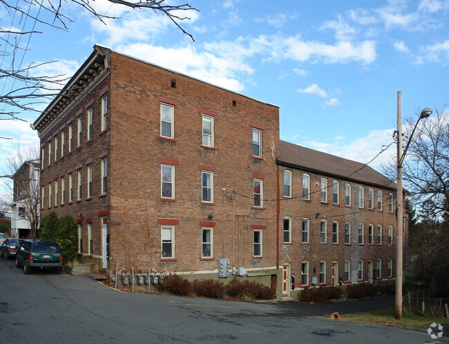 Building Photo - 5 Whitehall St