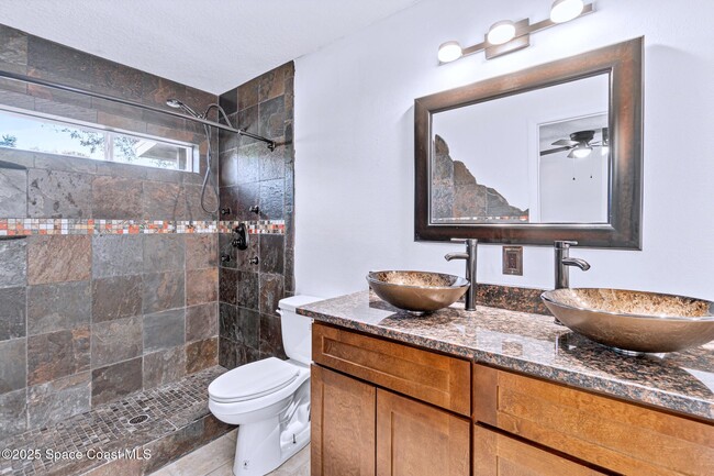 Building Photo - 960 Villa Dr
