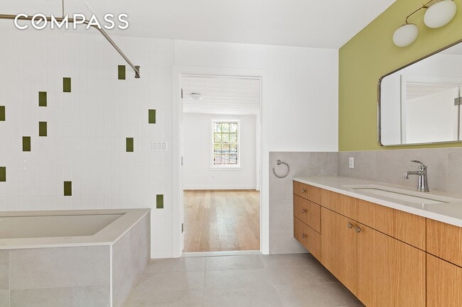 Building Photo - 69 Hudson Ave