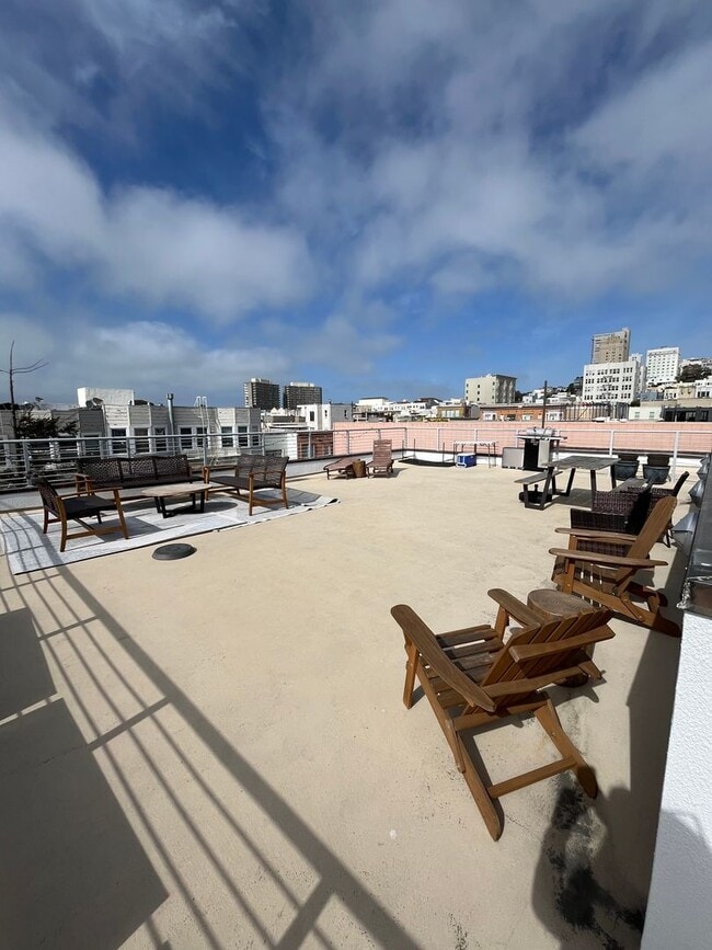 Building Photo - Beautiful 2BR/1BA with Large Private Patio, Parking & Shared Rooftop Deck in Marina