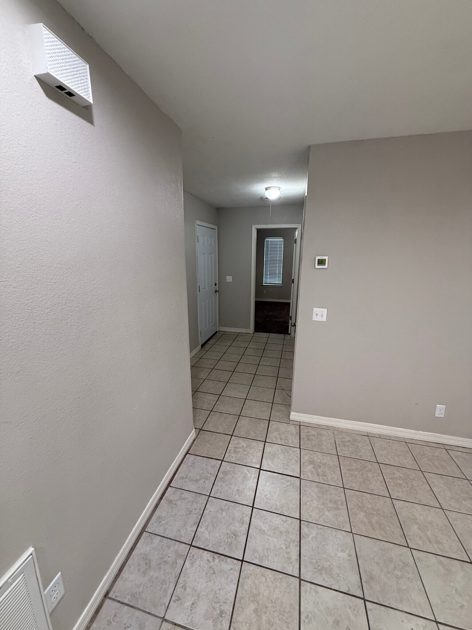 Building Photo - 823 Hardy Springs Cir