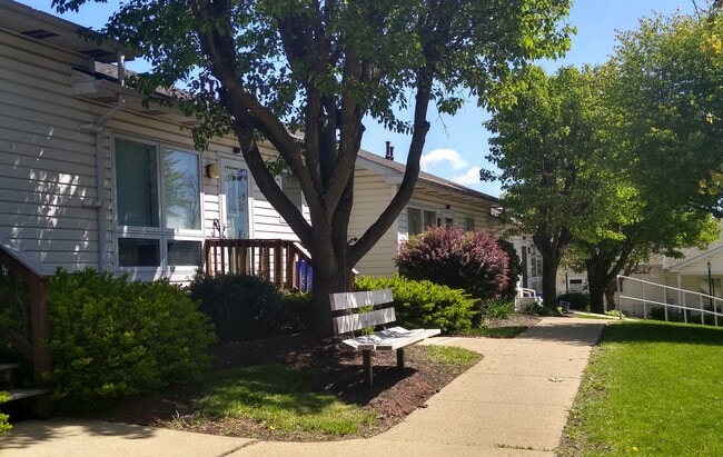 Building Photo - Courtyard