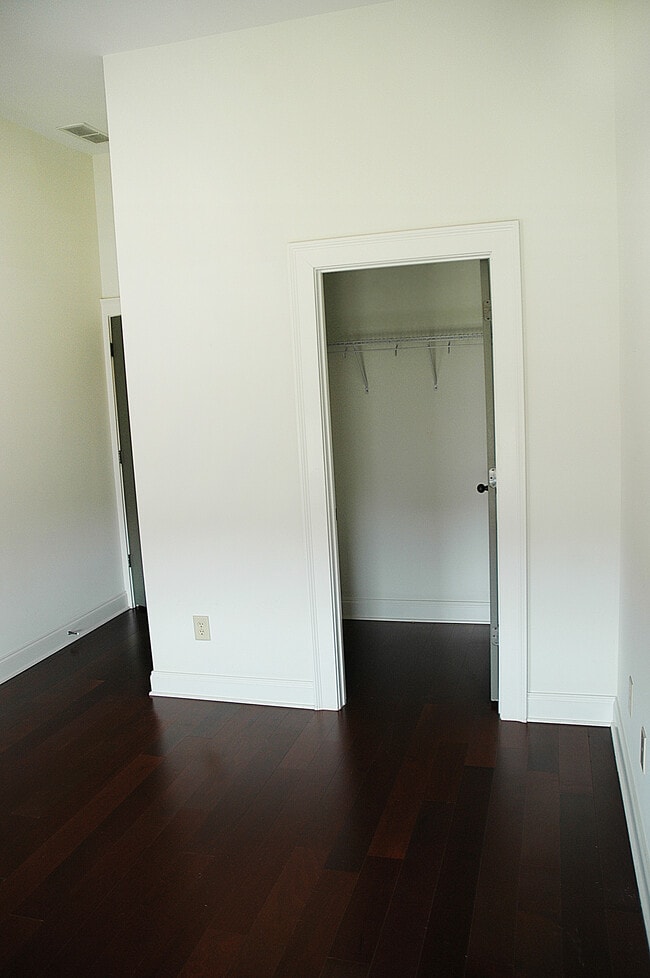 Building Photo - 475 Bartram St SE