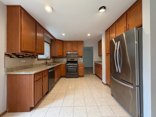 Building Photo - 1724 Hall Pl