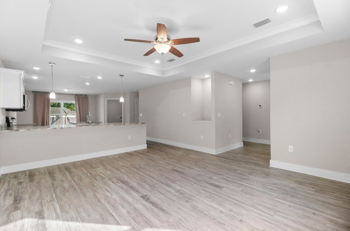 Building Photo - 13050 Hartung Ave