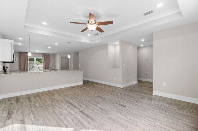 Building Photo - 13050 Hartung Ave