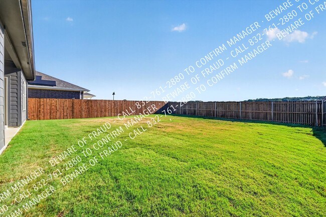 Building Photo - 2405 Nicole Dr