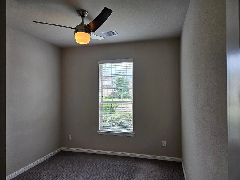 Building Photo - 7811 Tindarey Maple Trace