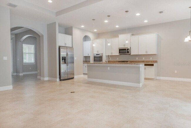 Building Photo - 906 Victoria Hills Dr S