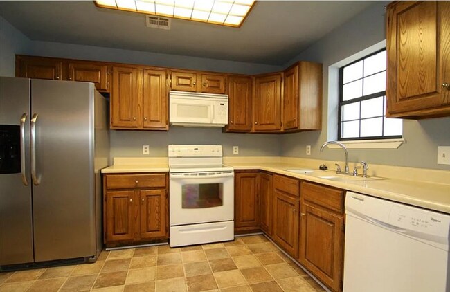 Building Photo - 3 Bed | 2 Bath | South Tulsa