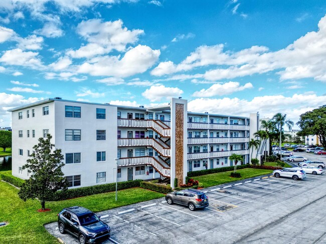 Building Photo - 2030 Hythe B