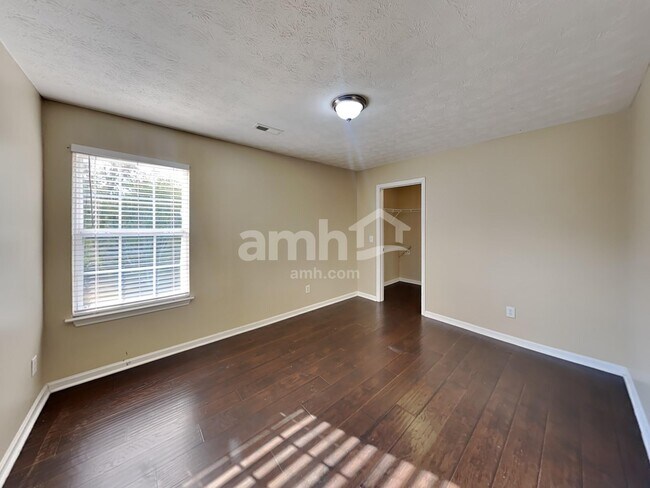 Building Photo - 586 Hollerman Ln