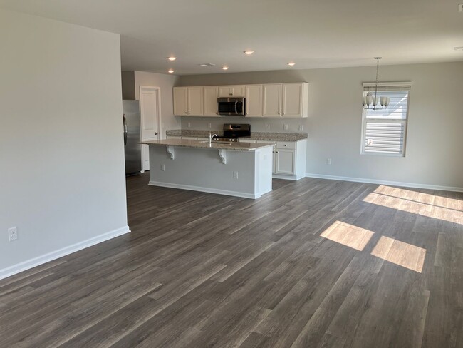 Building Photo - 3 Bedroom 2 Bathroom House- Groves at Sout...