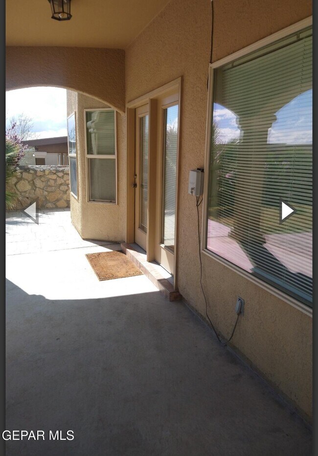 Building Photo - 6700 Cabana Del Sol Dr