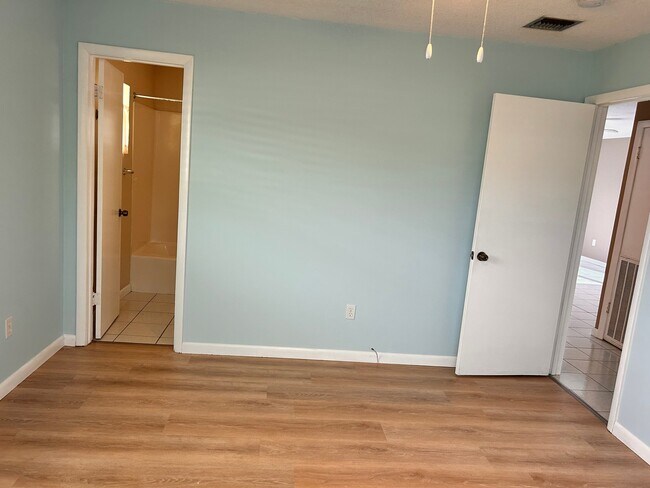Building Photo - 1635 Pandorea Ln
