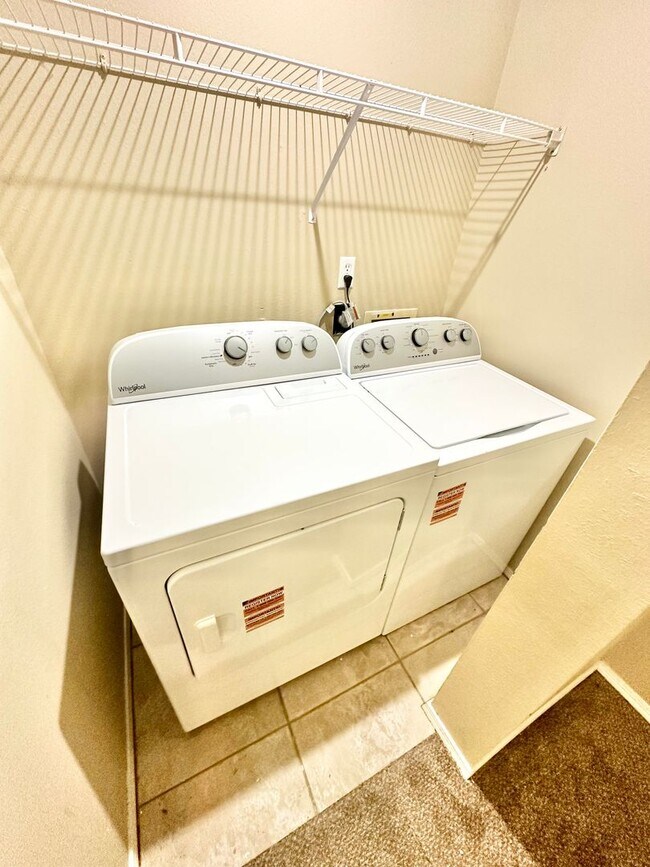 Building Photo - Nice 1 bedroom condo for rent in Miramar Beach w/ a community pool!