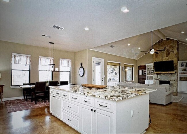 Building Photo - 126 Pack Saddle Dr