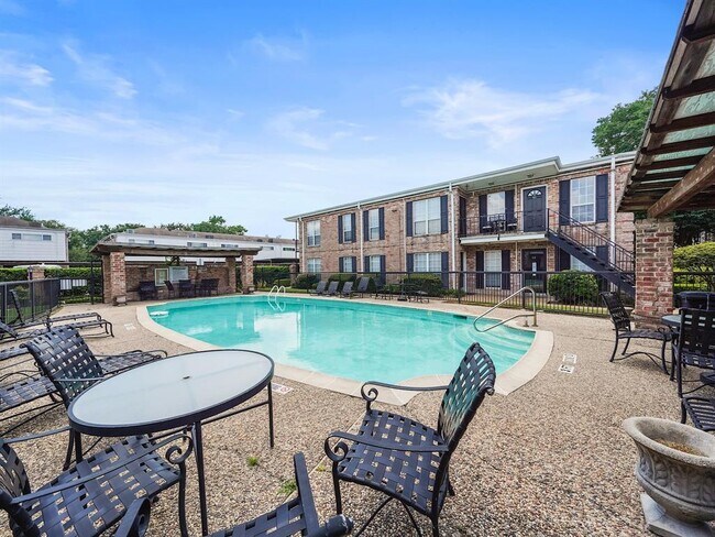 Building Photo - 6402 Del Monte Dr