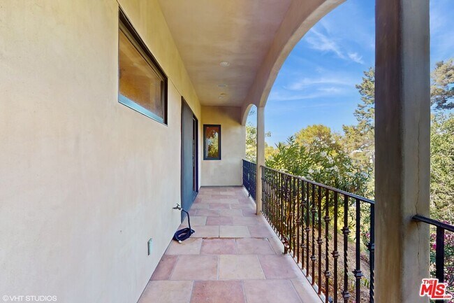 Building Photo - 3311 Deronda Dr