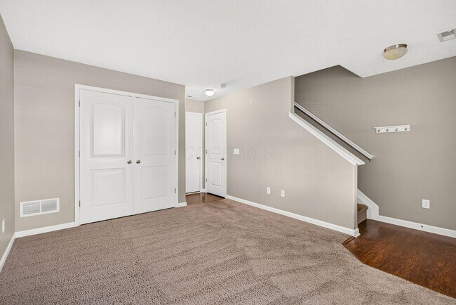 Building Photo - 5652 Pittsford Dr
