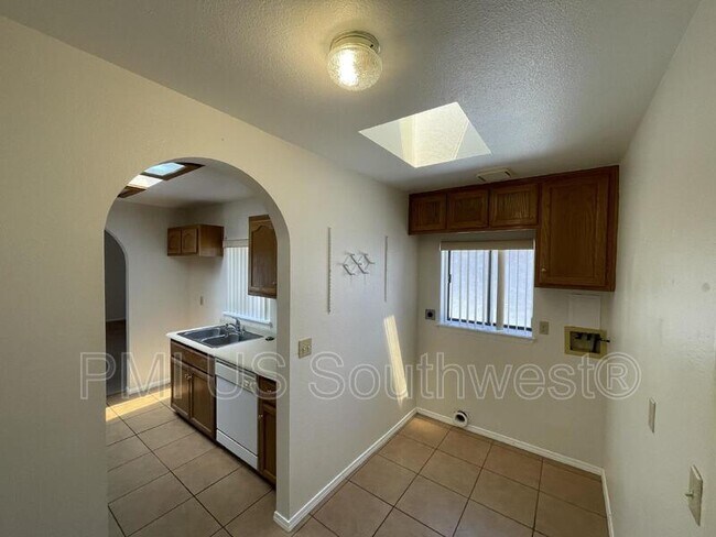 Building Photo - 3371 Sharon Ln