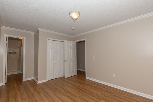 Building Photo - 3 bed/2 bath Single Family Home in Martins...