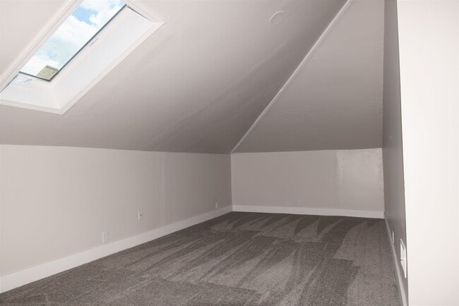 Building Photo - Recently Refurbished! Large 2-story Charmer. Big Yard! PETS WELCOME