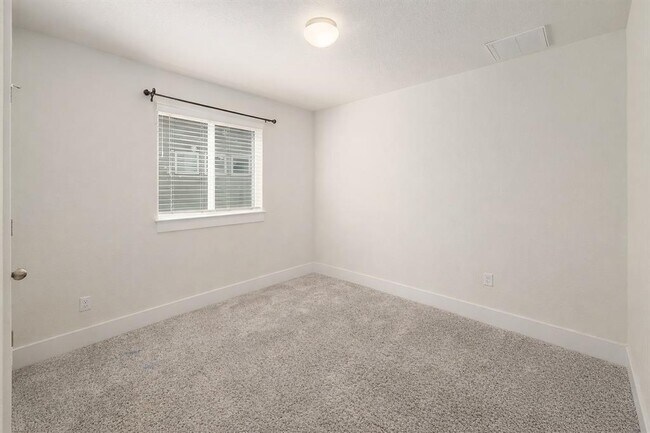 Building Photo - 204 Furlong Dr