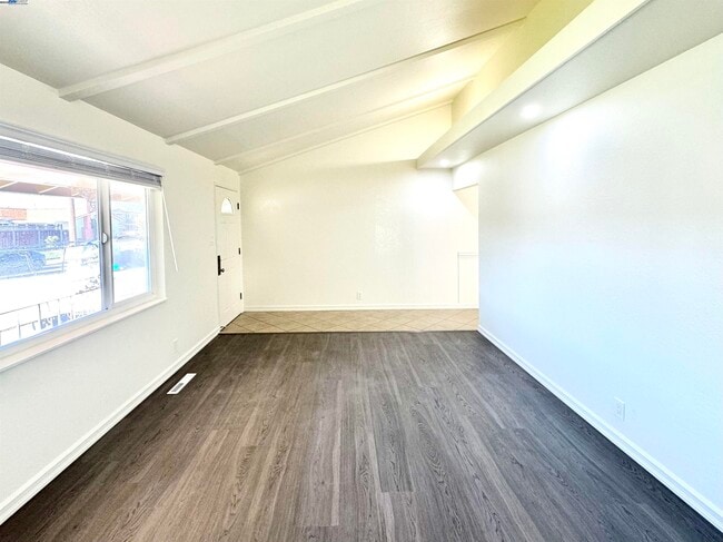 Building Photo - 15560 Calgary St