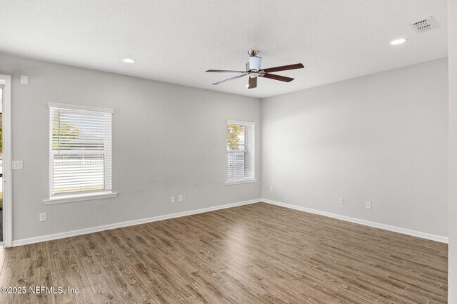 Building Photo - 92 Fernbrook Dr