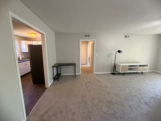 Building Photo - Forest Acres - Lakeshore Condominiums