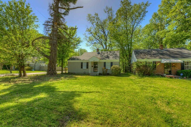 Building Photo - Move-In Special: Qualified Tenants Get 50%...