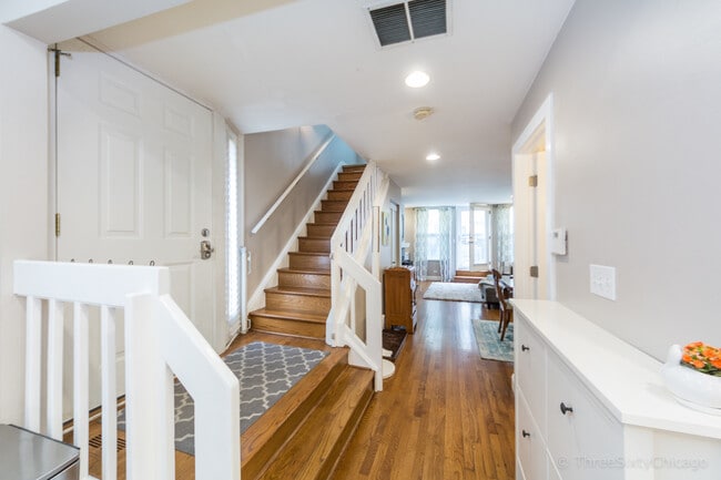 Building Photo - 1180 S Plymouth Ct