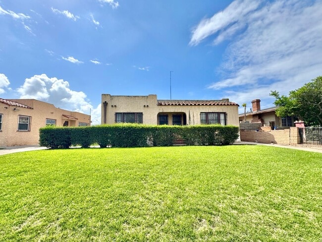 Building Photo - 3827-3829 1/2 National Avenue