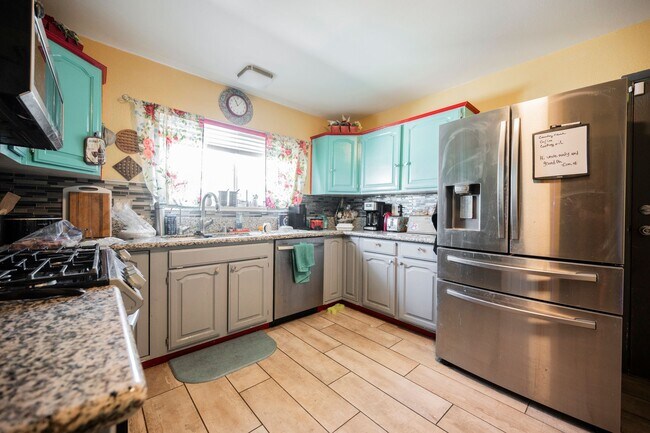 Building Photo - No HOA- Single story pool home