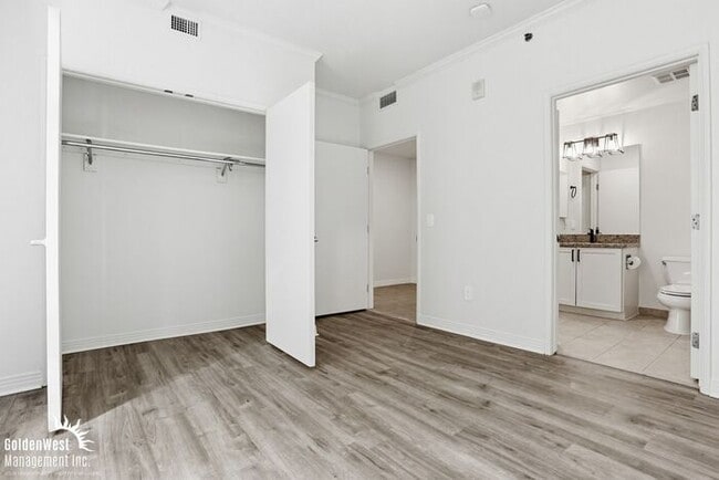 Building Photo - Immaculate 1Bdm 1Ba Condo with Massive Private Patio in the Diamond Terrace Building in Prime Dow...