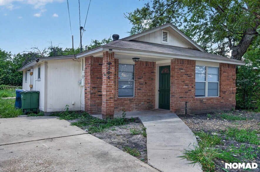 Building Photo - 2206 Colima St