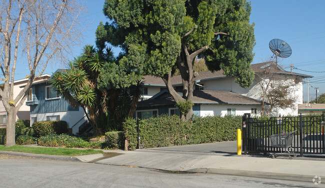Building Photo - Del Rey Apartments