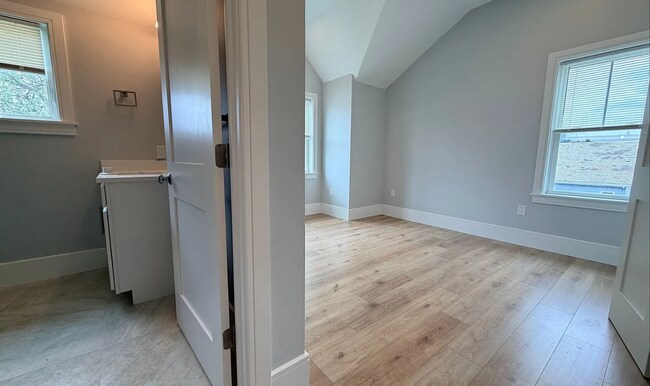 Building Photo - Brand New Construction in Perfect Location!  Laundry in Unit, Centralized Heating and A/C!  Pro M...