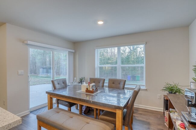 Building Photo - 124 Currant Cir