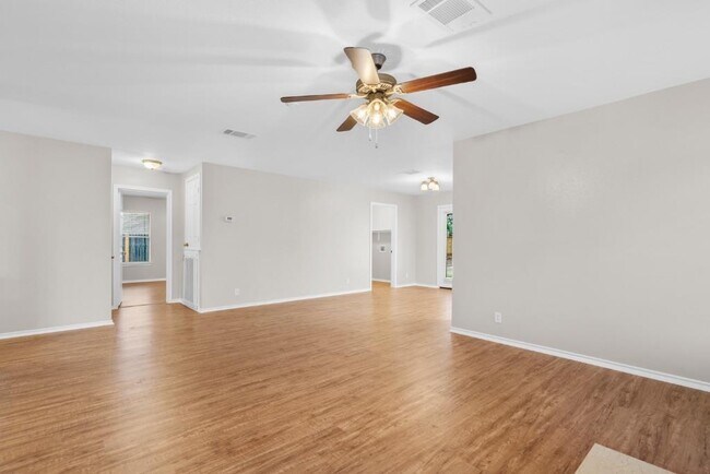 Building Photo - 905 Lodosa Dr
