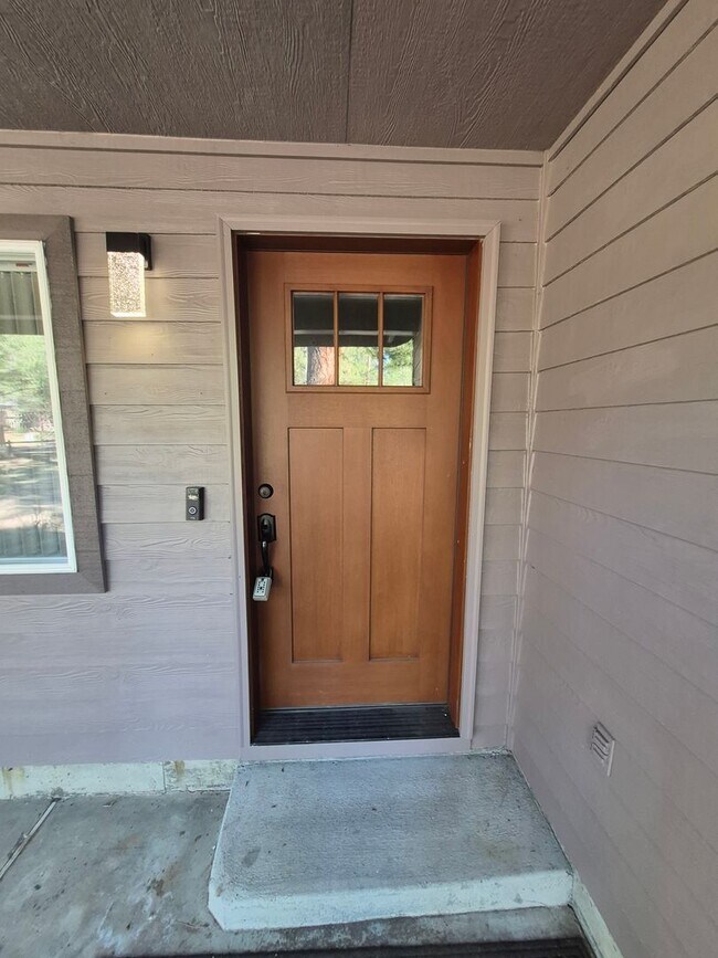 Building Photo - 3BR/2BA Retreat in Tollgate development - Sisters