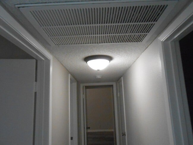 Building Photo - Spacious Single Story Home near Lake Mead ...