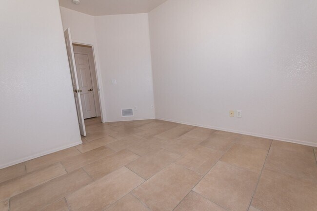 Building Photo - Large Corner Lot Home with 3 Bedrooms, 2 Baths, Central A/C, Washer & Dryer included!