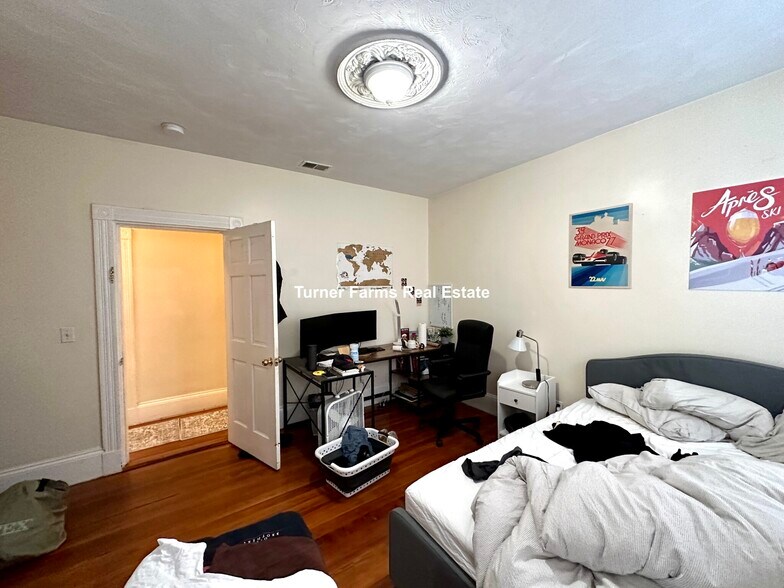 Building Photo - 8 Carmel St