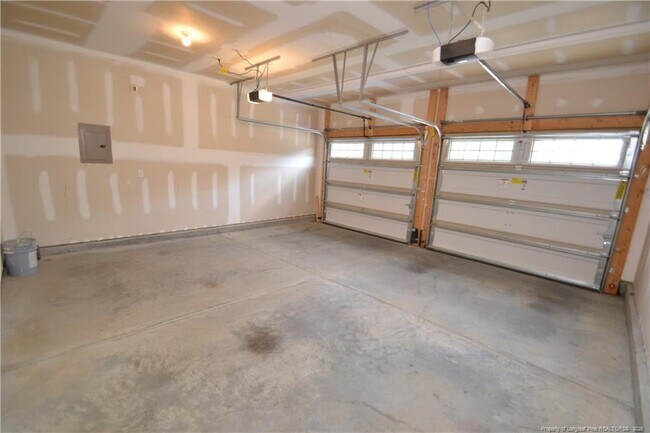 Building Photo - 1127 Brightskies St