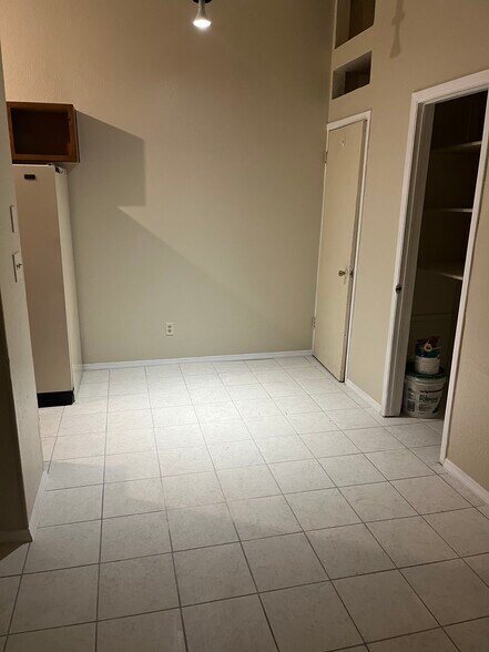 Building Photo - 11631 James Watt Dr