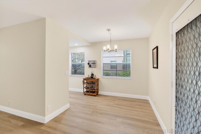 Building Photo - 826 Normandy R
