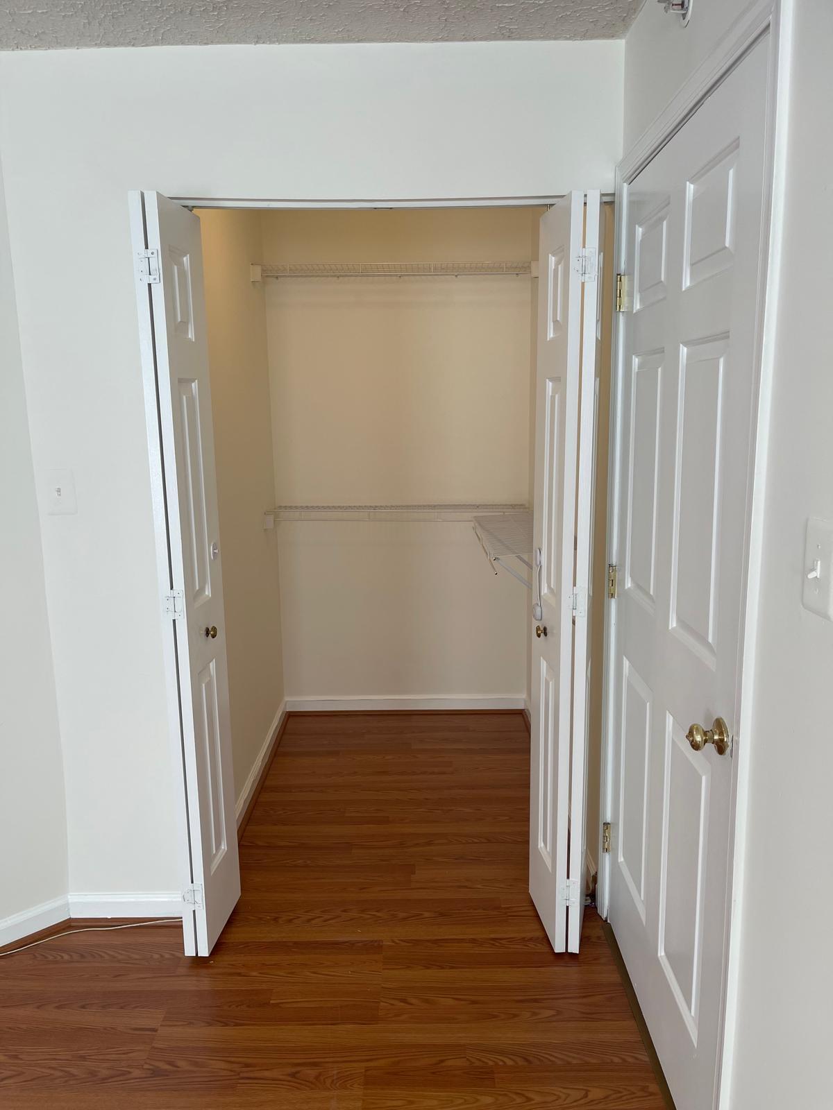Building Photo - 5610 Avonshire Pl